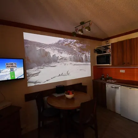 Apartment Superb View+swim Pool+smart Tv+netflix+projector *